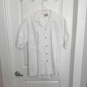 Pacific Island Hawaiian White Floral Men's Button Down Shirt